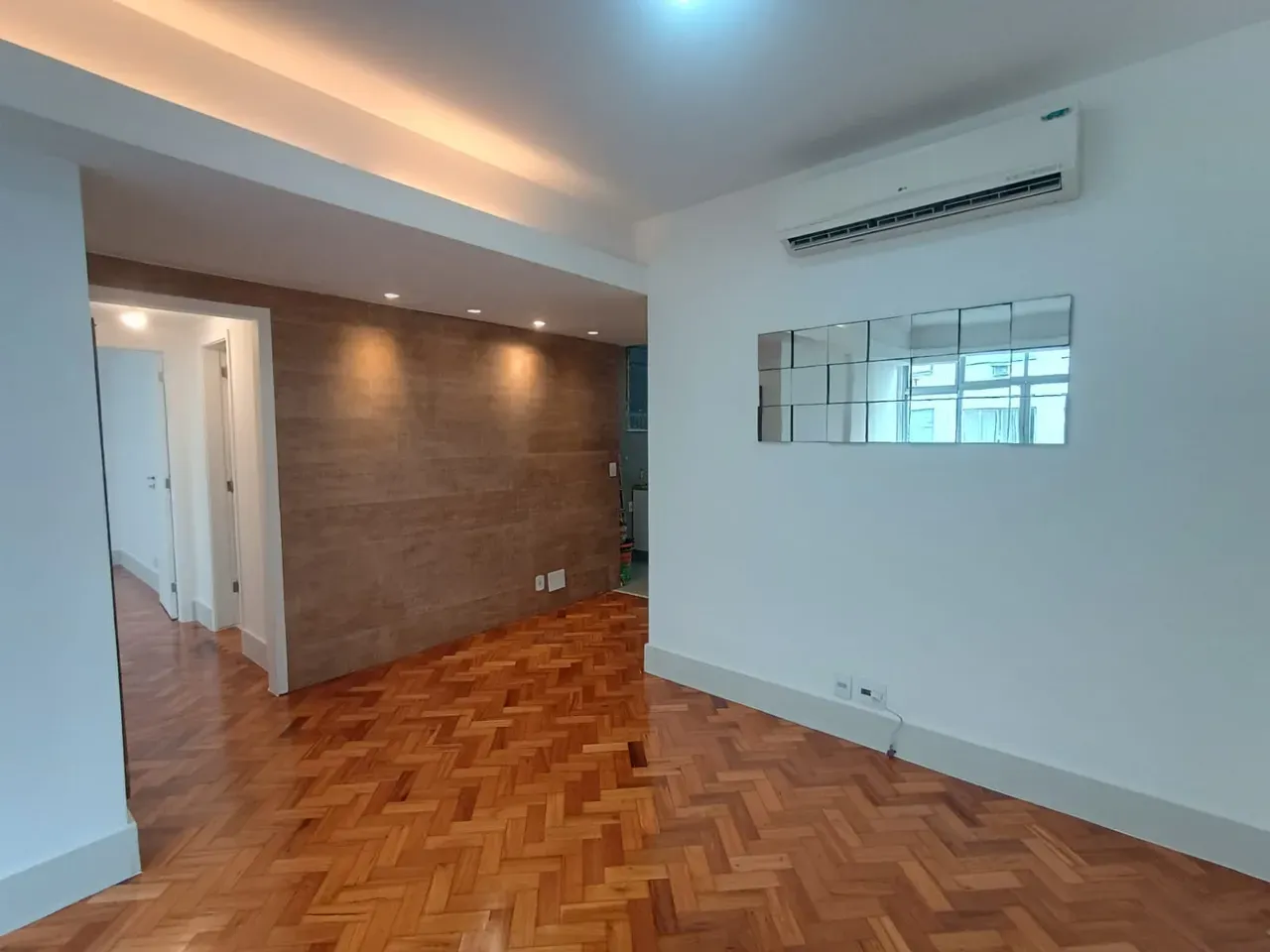 Apartment on the 6th floor with wood or laminate floors — photo 15