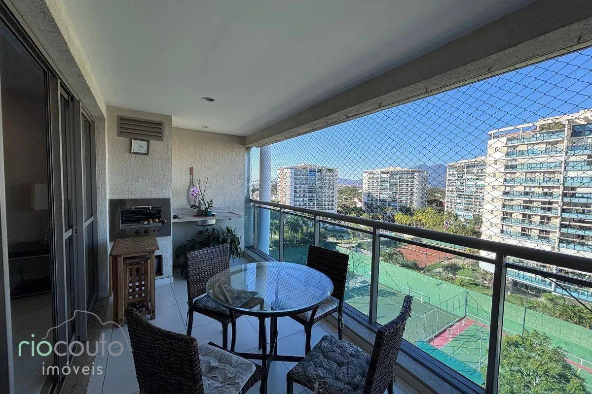 Apartamento mobiliado com 4 dormitórios e varanda gourmet