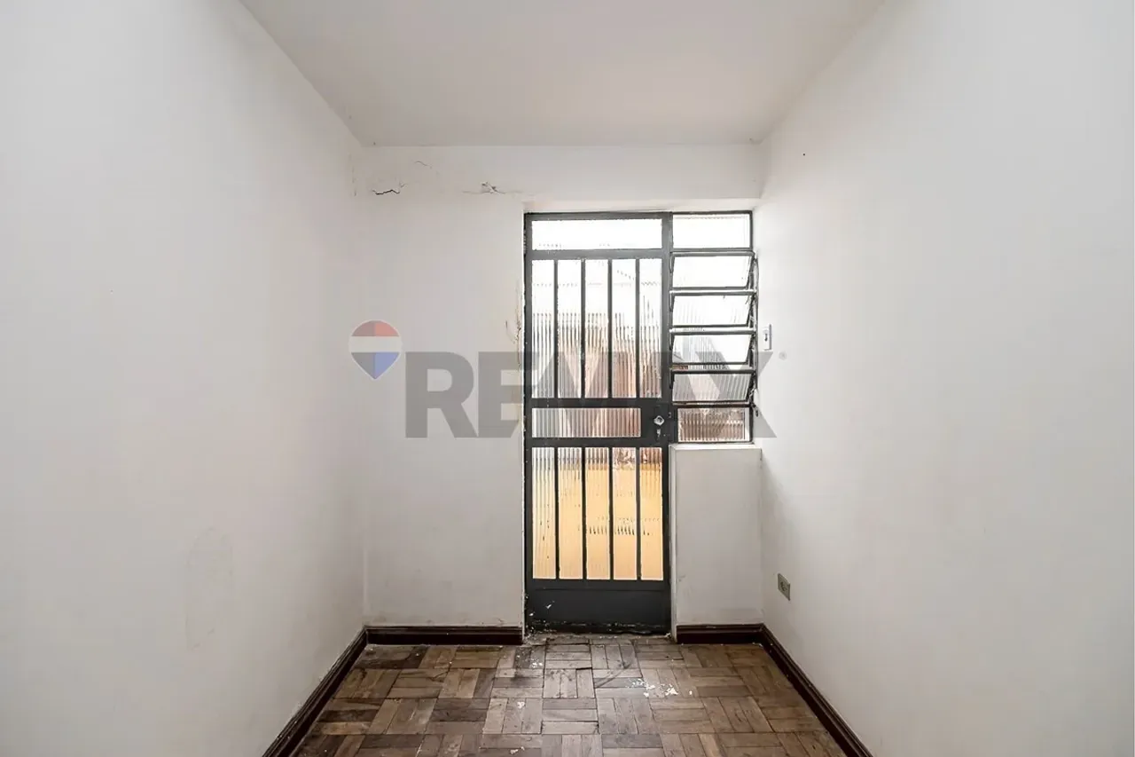 House with 3 bedrooms, 1 en-suite and private garden 309 m² — photo 52