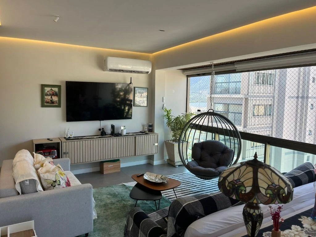 Furnished 66 m² apartment with 2 en-suite bedrooms — photo 4