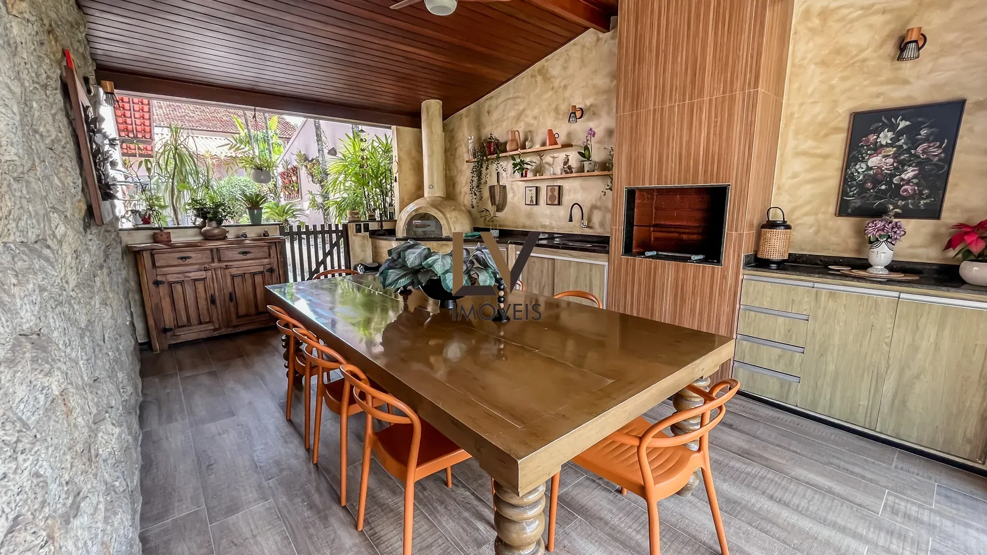 Furnished house with open-plan kitchen, 4 bedrooms and 5 baths — photo 10