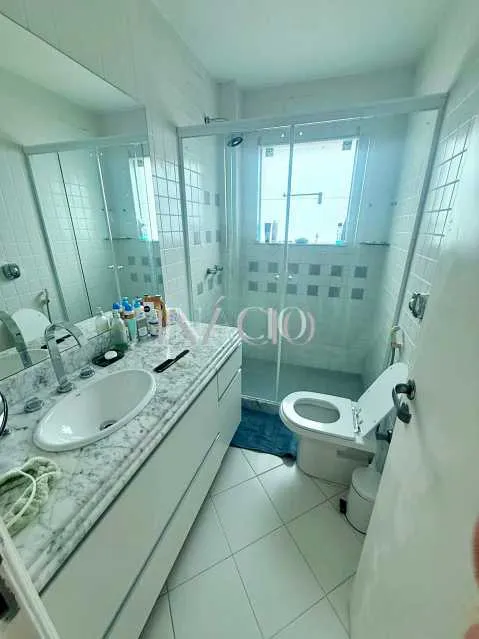 400 m² house with a glass-enclosed balcony and a bathtub — photo 23