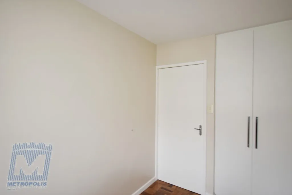 Wood or laminate floors in a 3-bedroom apartment, 69 m² — photo 7