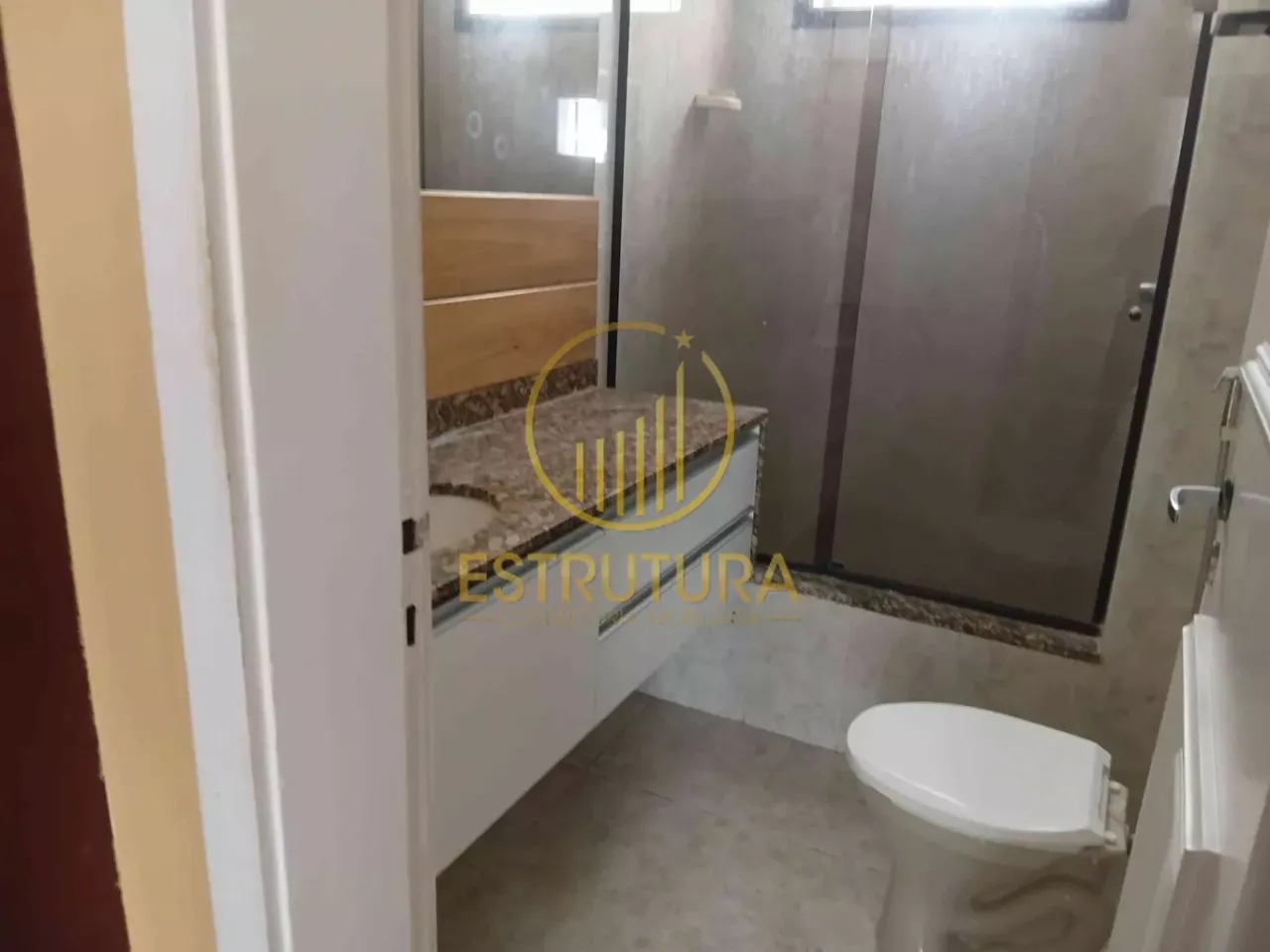 4-bedroom apartment with 3 bathrooms and a balcony — photo 9