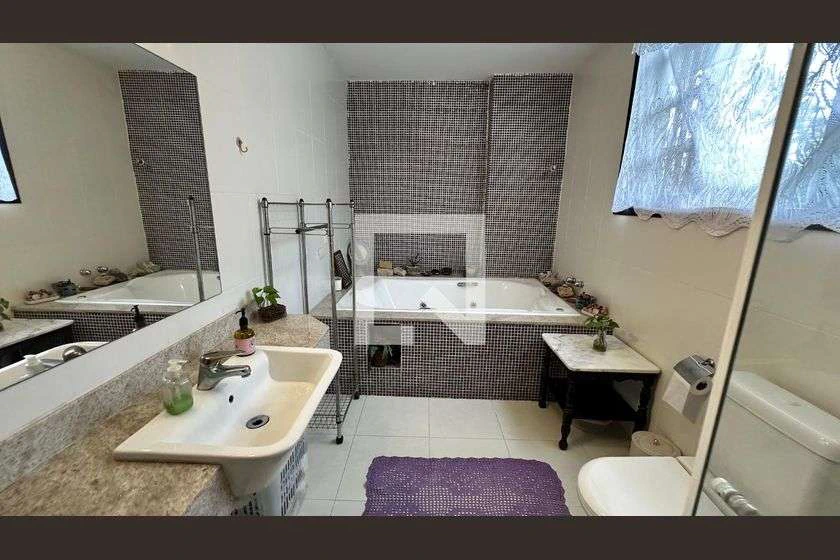 Casa com 5 quartos e cozinha aberta de 300 m² — photo 16
