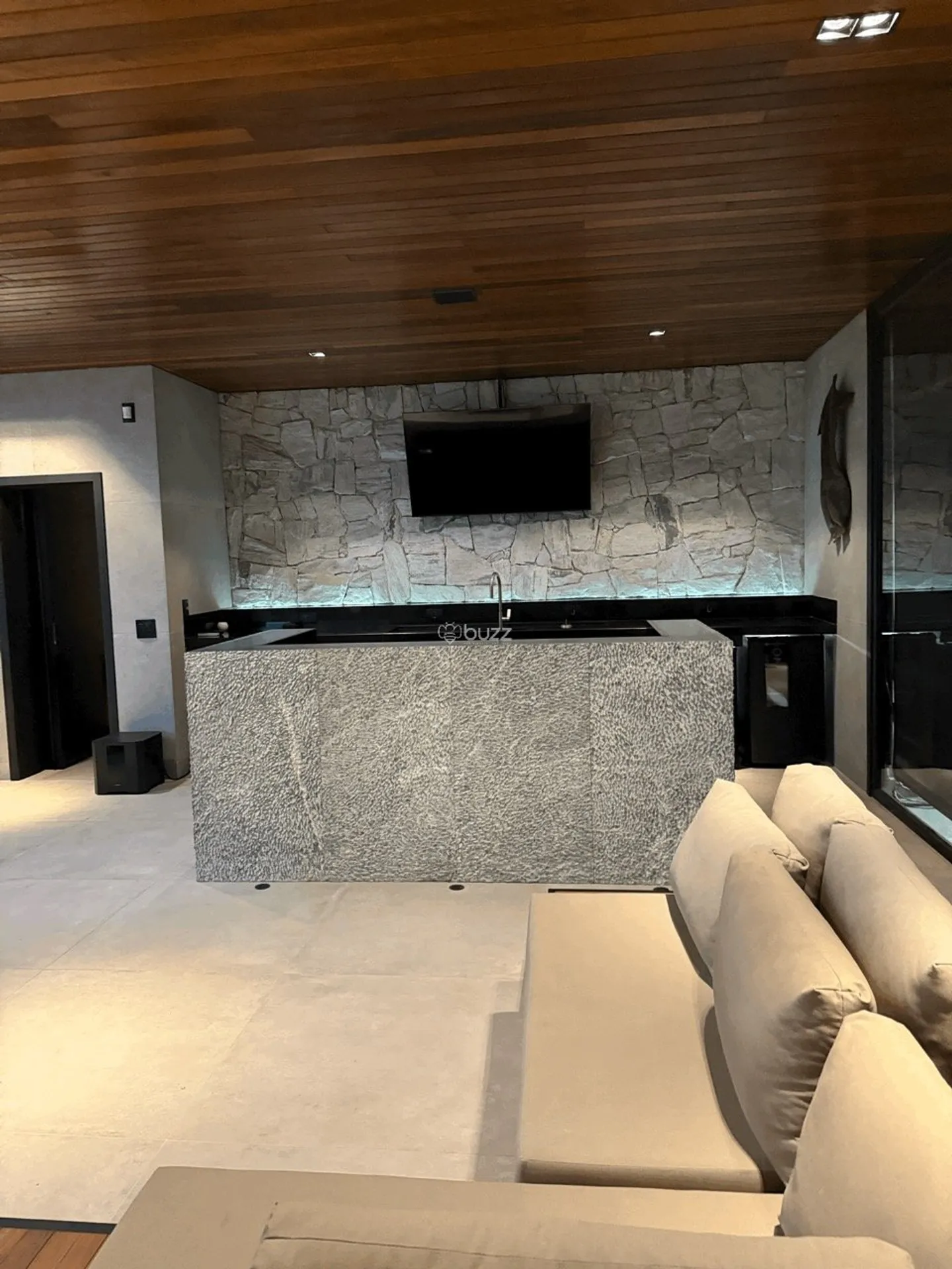 Furnished house, 561 m², with a water view — photo 7