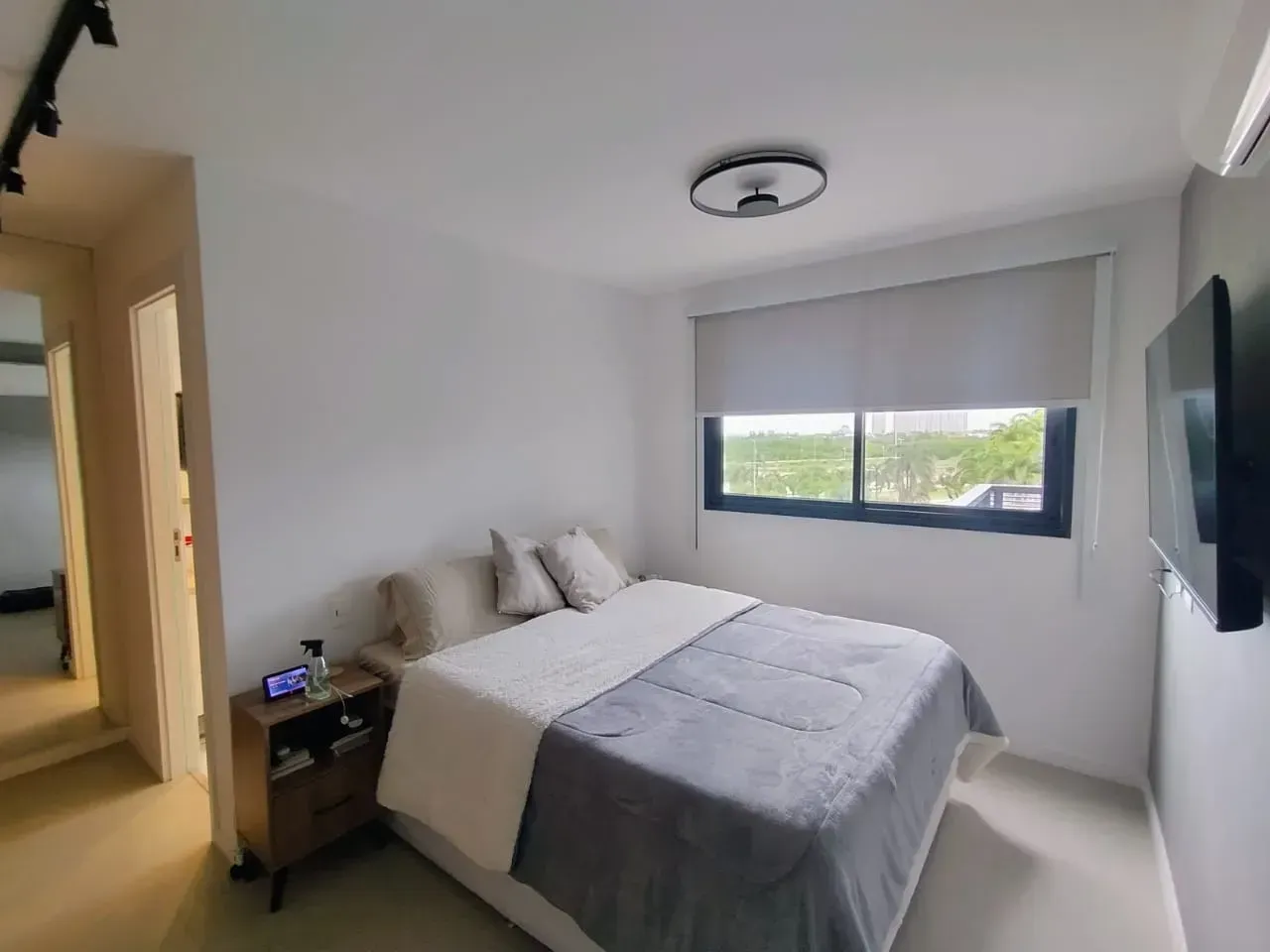 Furnished apartment with glassed-in balcony and 2 bedrooms — photo 15