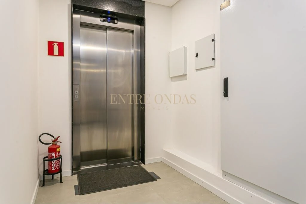 Furnished studio, 27 m², with a home office — photo 11