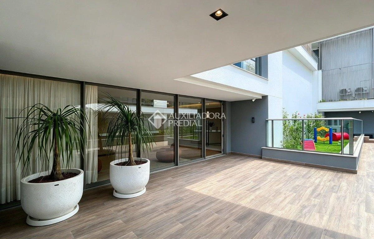 Apartment, 92 m², with floor-to-ceiling windows — photo 36
