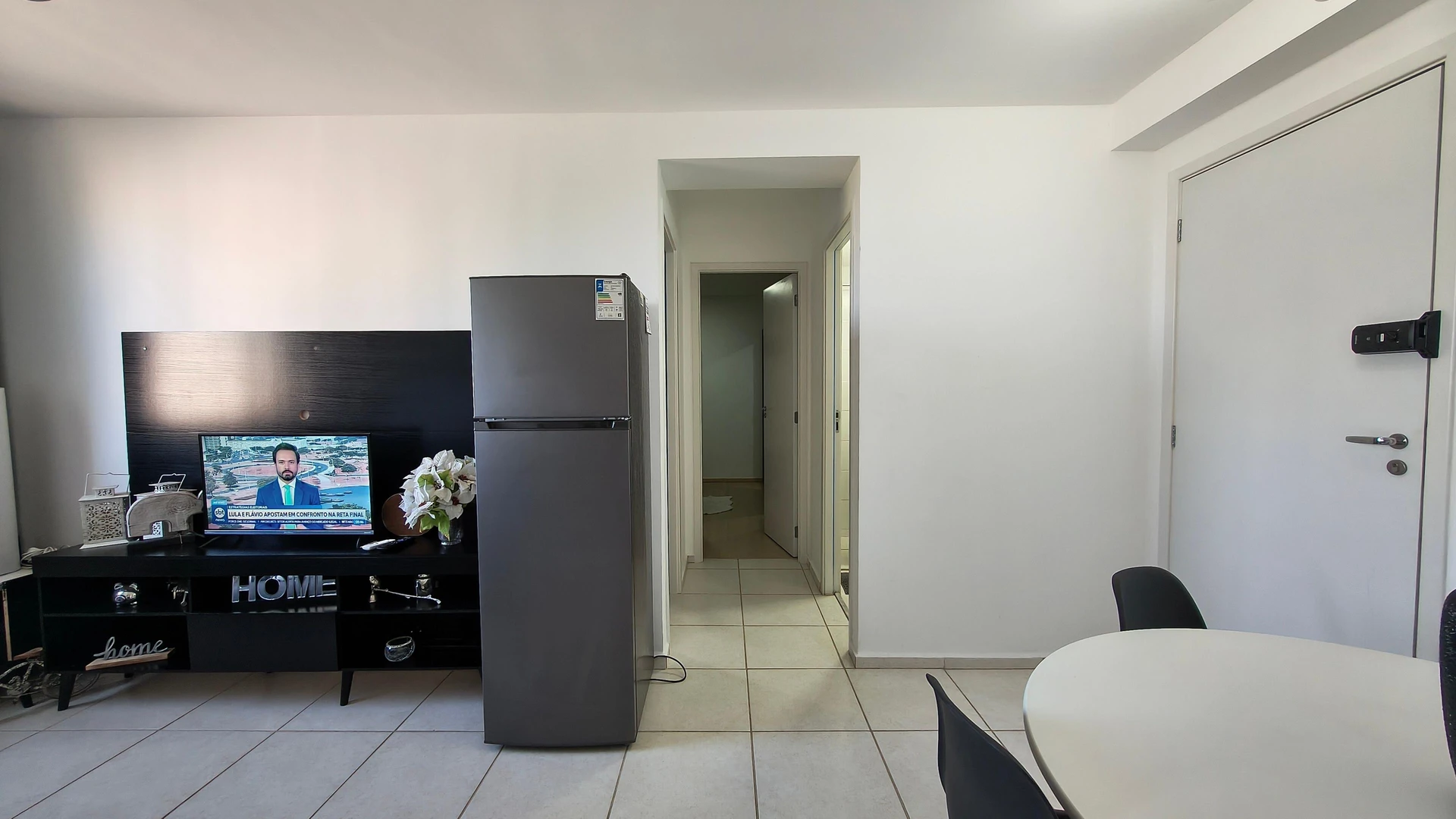2-bedroom apartment with a mountain view — photo 23