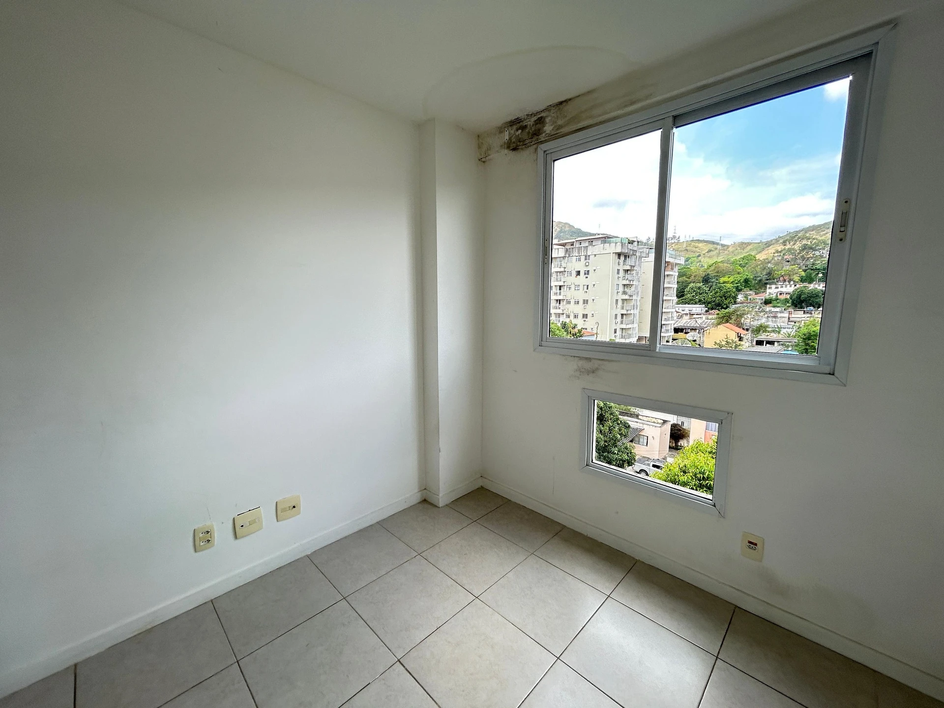 2-bedroom apartment with a mountain view in Rio de Janeiro — photo 17