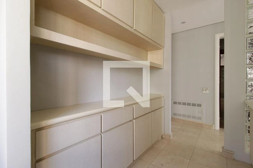 Rental apartment with 5 en-suite bedrooms and balcony — photo 7