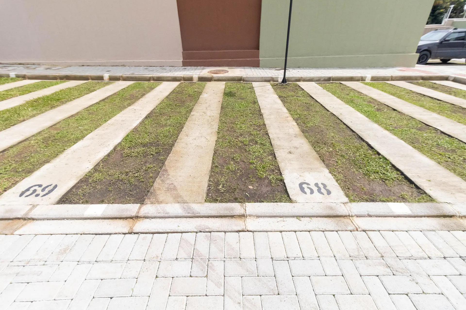 2-bedroom apartment with a grill on the balcony — photo 35