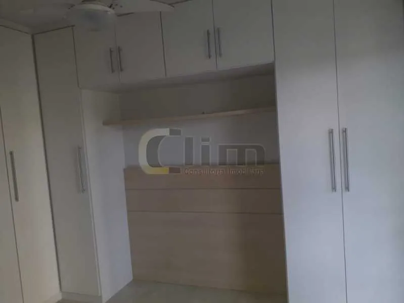 3-bedroom apartment in a building with a pool — photo 13