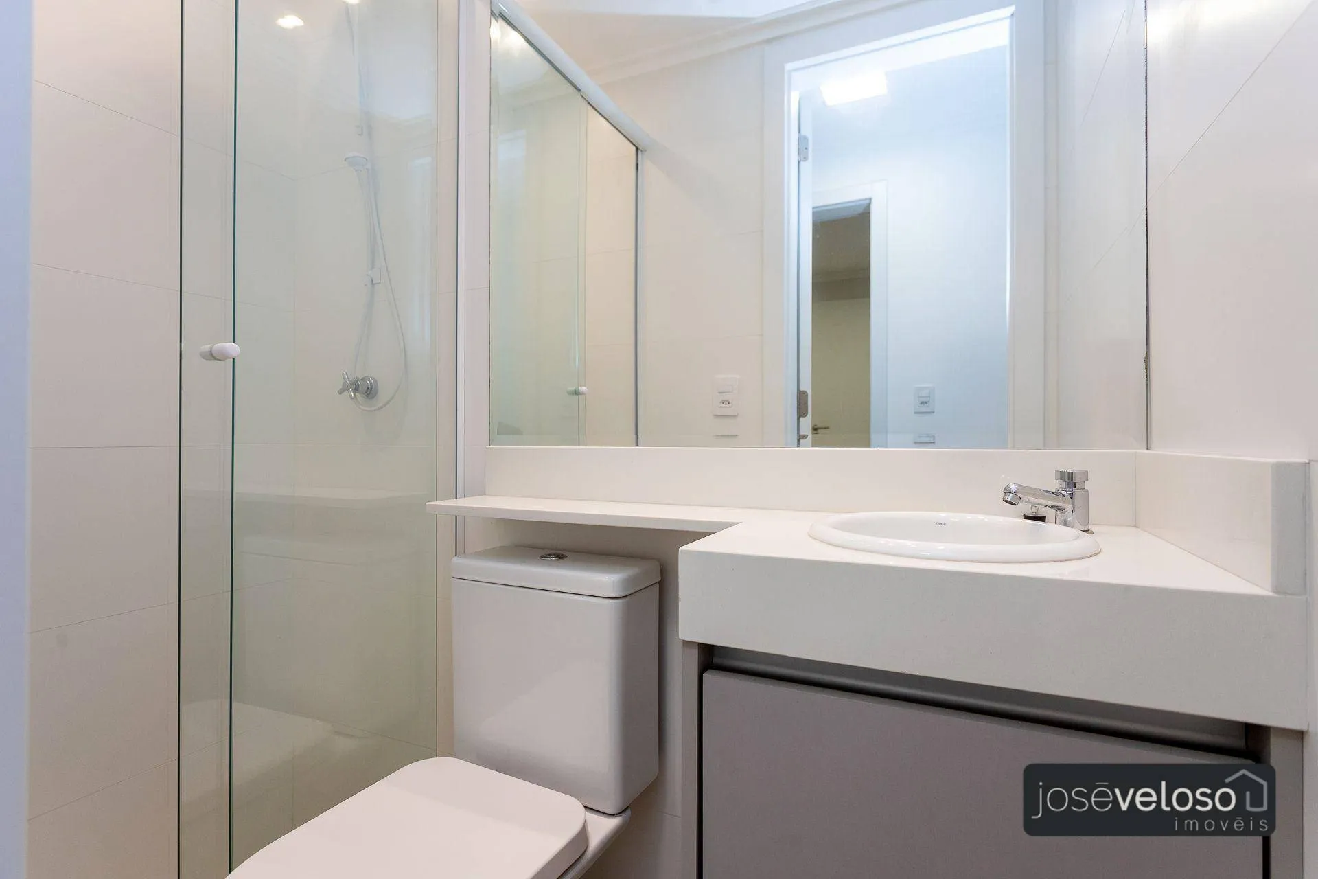 Apartment with open-plan kitchen and 4 bedrooms, 297 m² — photo 27