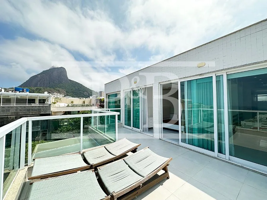 4-bedroom apartment with an enclosed glass balcony — photo 18