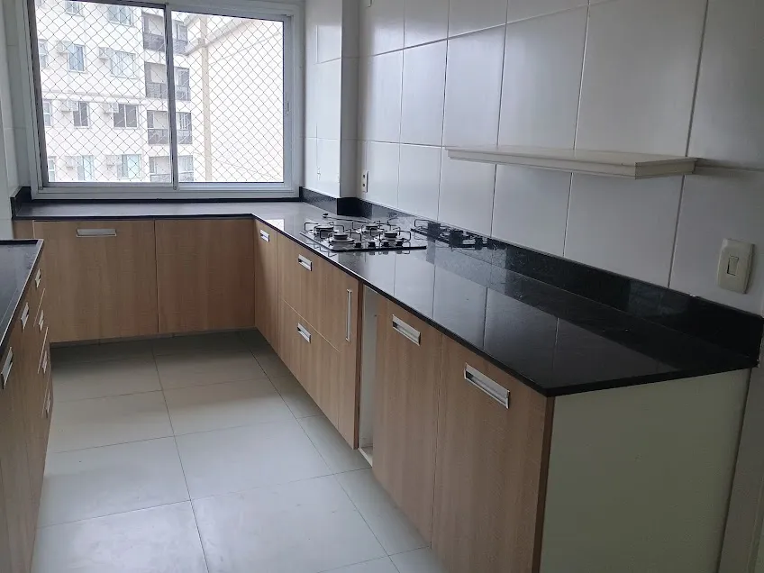 Apartamento de 3 quartos com janelas do piso ao teto — photo 2
