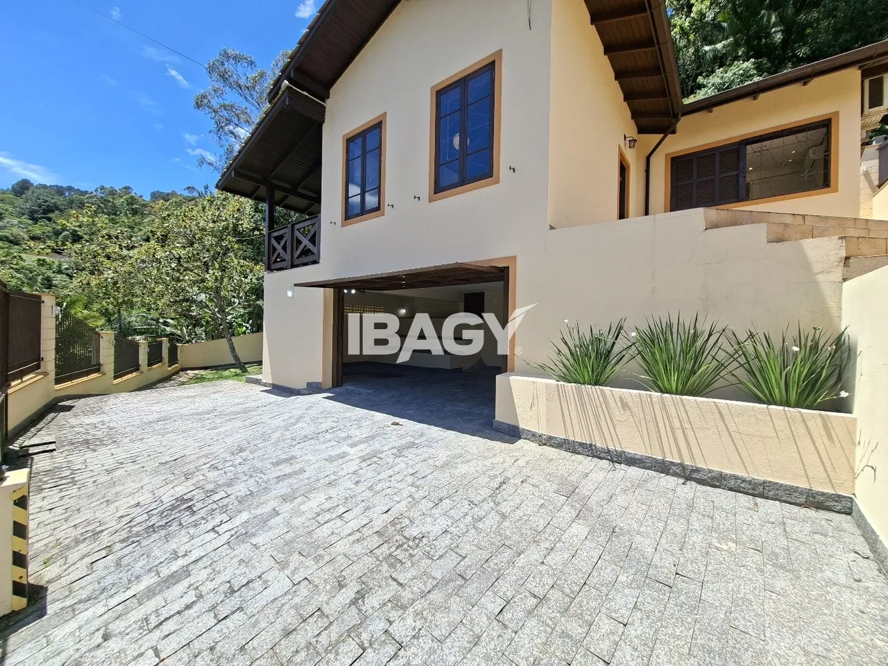 One-bedroom house with a mountain view in Florianópolis — photo 14