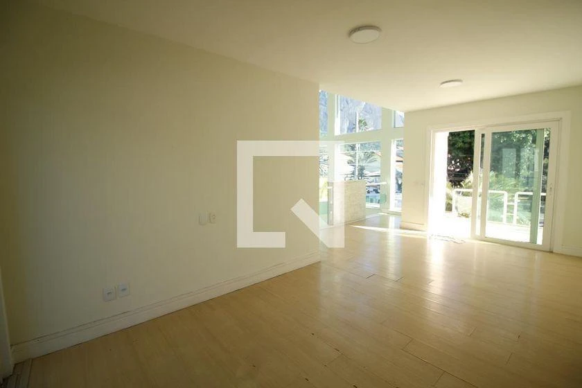 House with 4 en-suite bedrooms and 597 m², 4 parking — photo 8