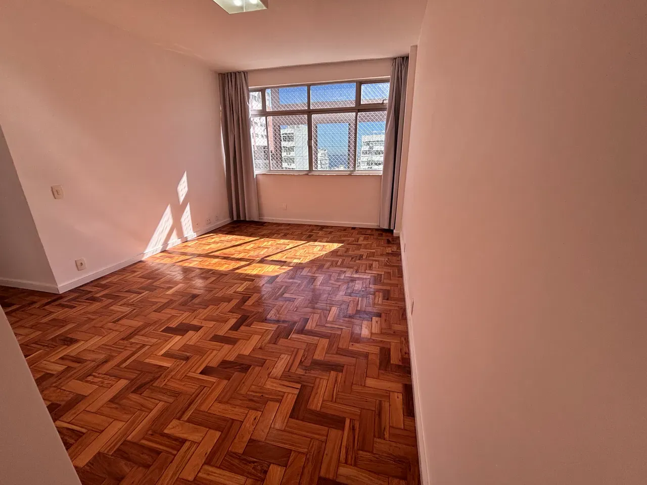64 m² apartment with a walk-in closet and a washing machine
