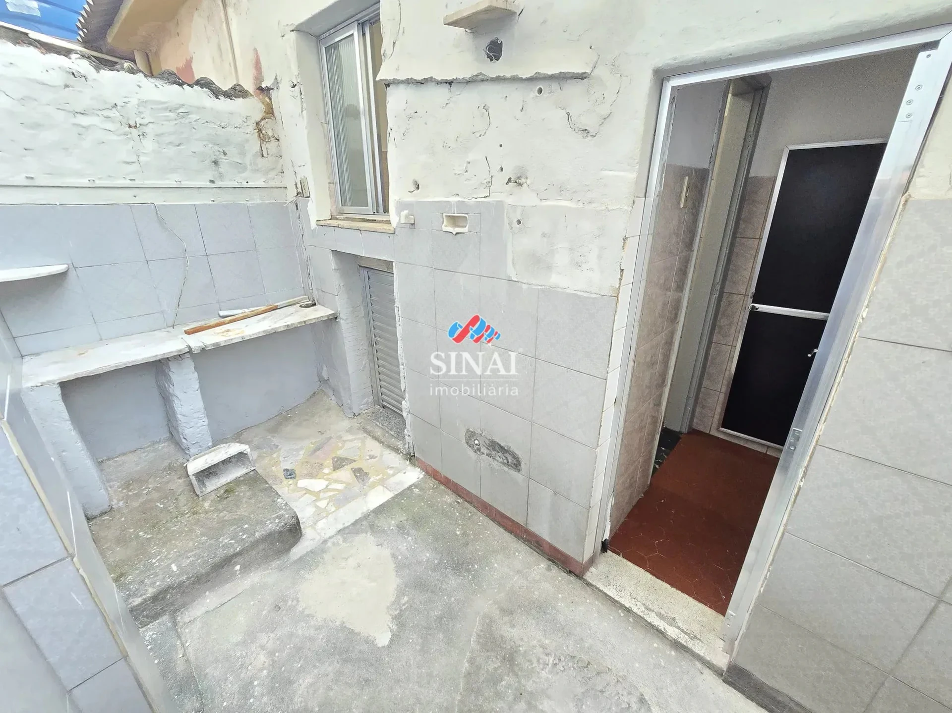 1-bedroom apartment with balcony and fitted kitchen cabinets — photo 24