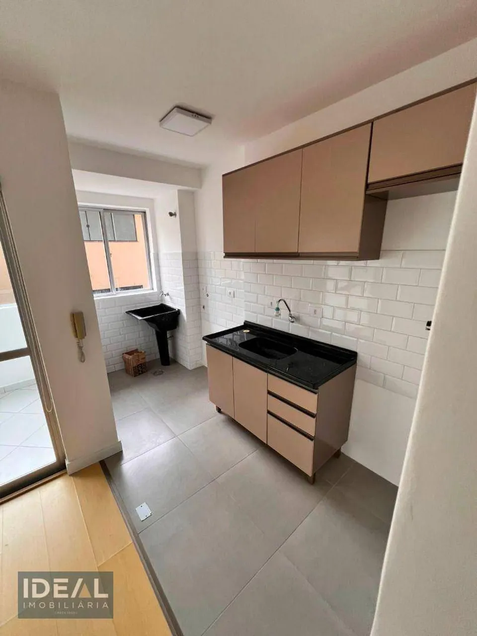 Unfurnished 2-bedroom apartment with a balcony — photo 2