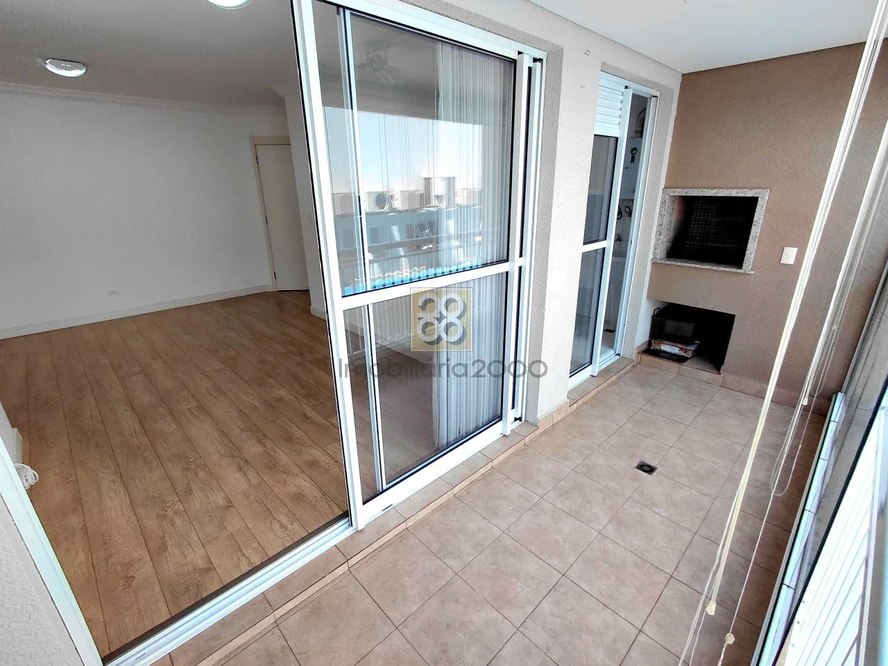 Balcony with a grill in a 2-bedroom apartment, 67 m² — photo 5