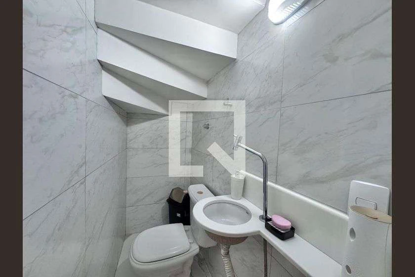 House with 5 bedrooms and a private garden — photo 24