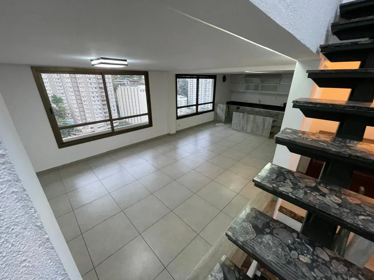 Casa triplex com 4 quartos, 2 banheiros e vaga — photo 18
