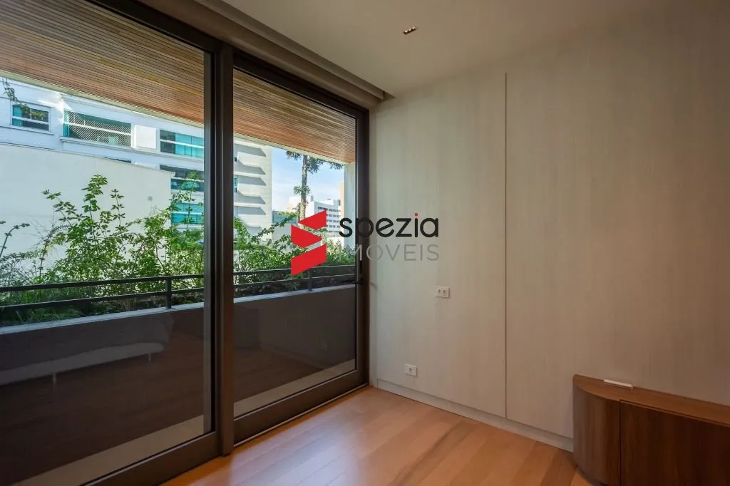 3-bedroom apartment with a grill on the balcony in Curitiba — photo 43