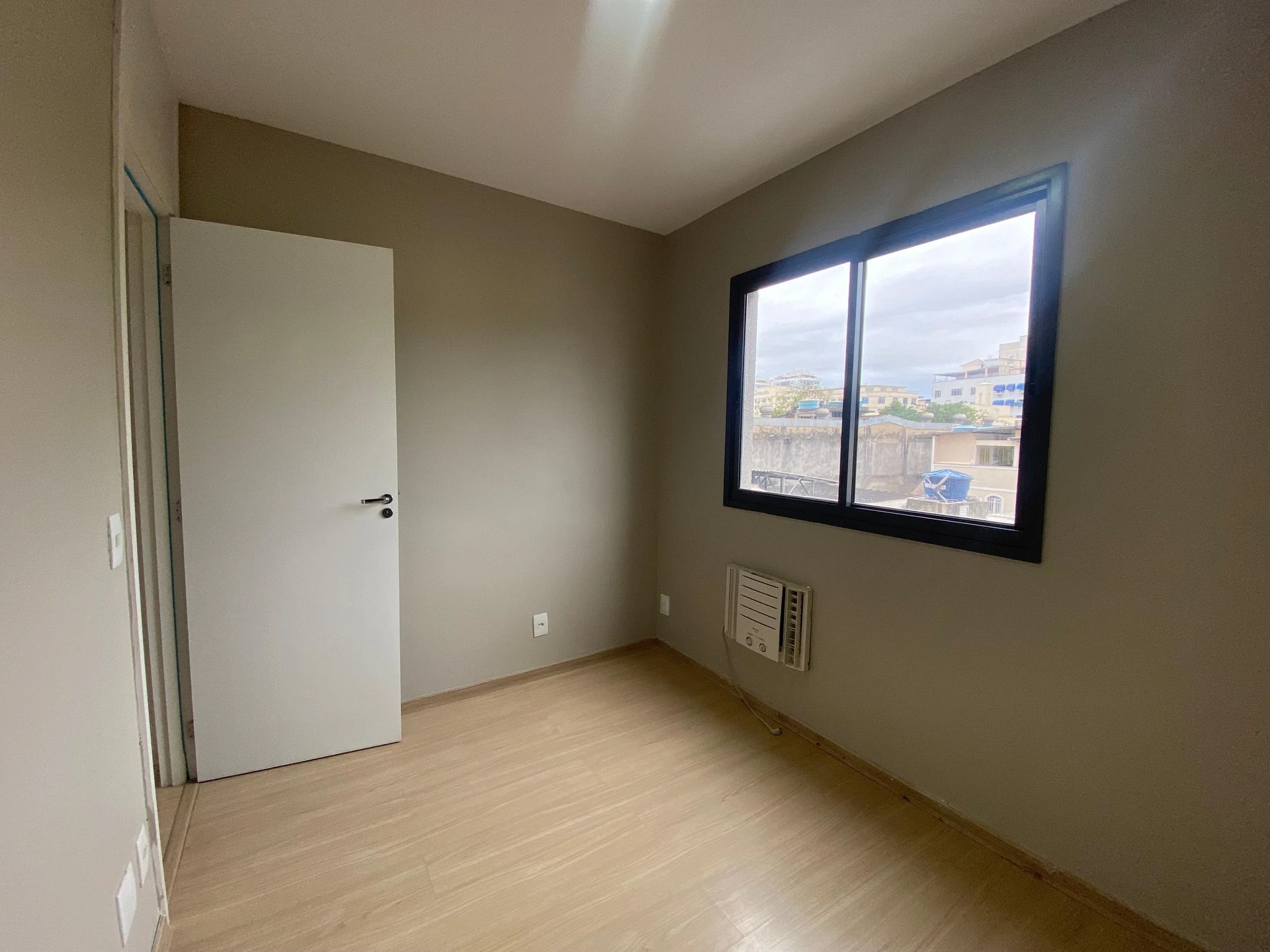 Apartment, 55 m², with wood or laminate floors — photo 49
