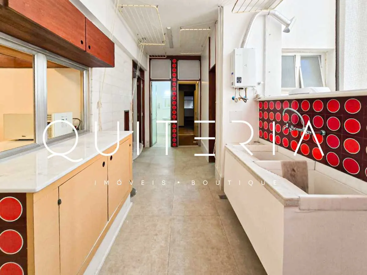 4-bedroom apartment with 4 bathrooms across 300 m² — photo 29