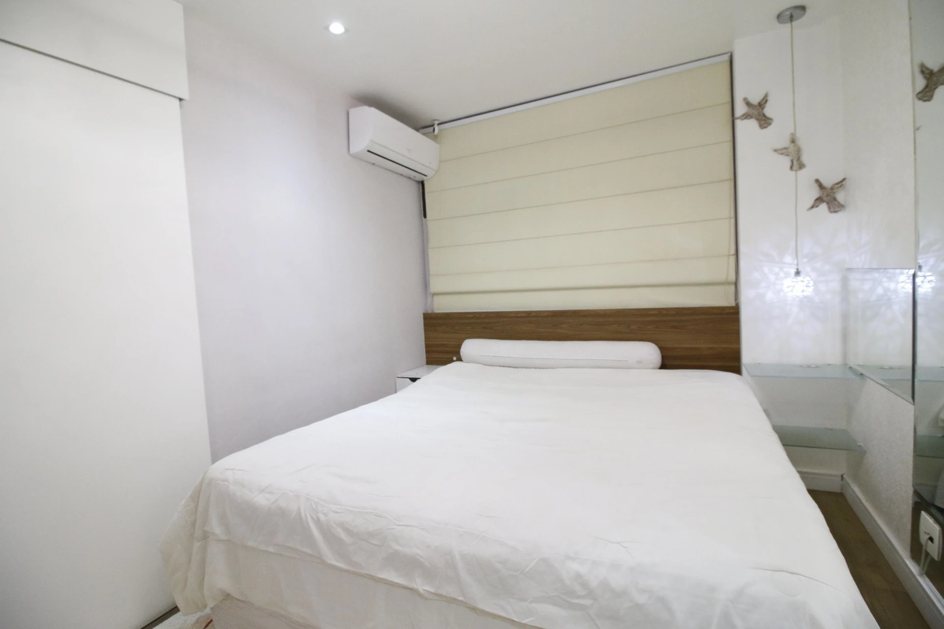 Walk-in closet in a 2-bedroom apartment, 90 m² — photo 9