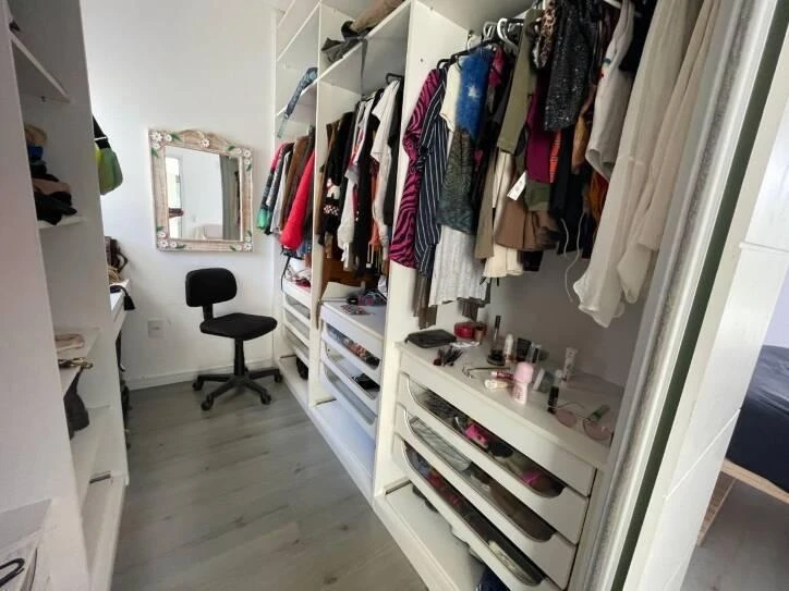 Ventanales de piso a techo y 4 dormitorios: casa de 400 m² — photo 47