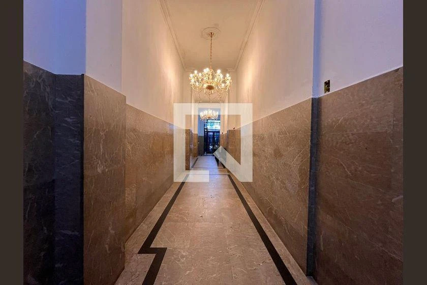 Apartamento de 150 m² com closet e janelas do piso ao teto — photo 37