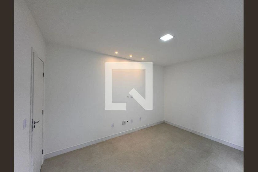 Rental house with 4 bedrooms and 222 m², balcony — photo 39