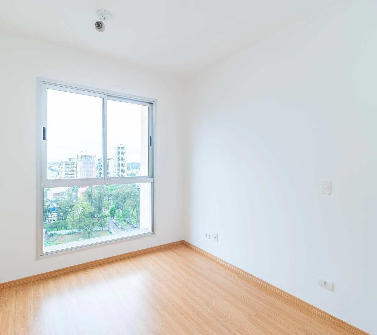 2-bedroom apartment with a washing machine in Curitiba — photo 13