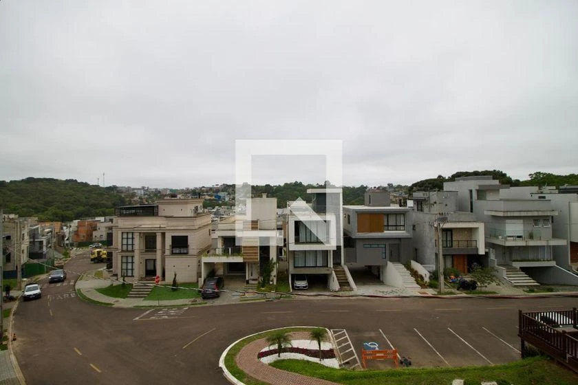 3-bedroom house with floor-to-ceiling windows — photo 32