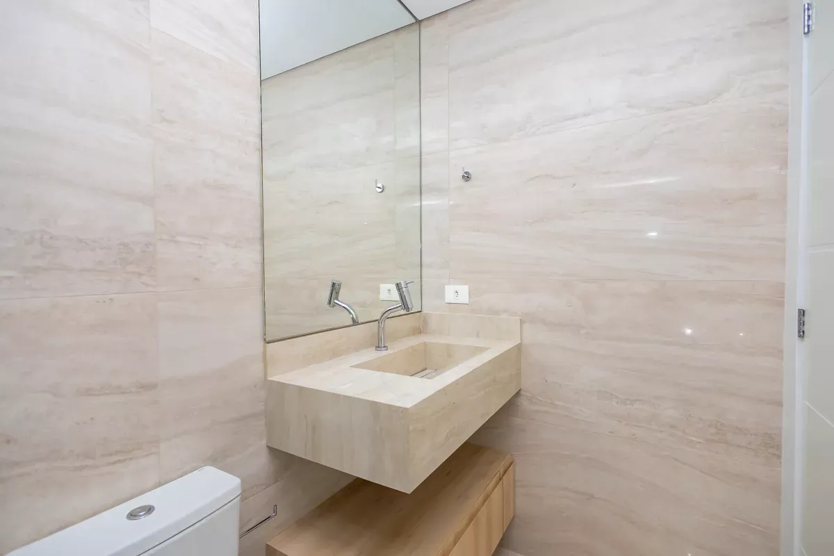 One-bedroom apartment with floor-to-ceiling windows — photo 14
