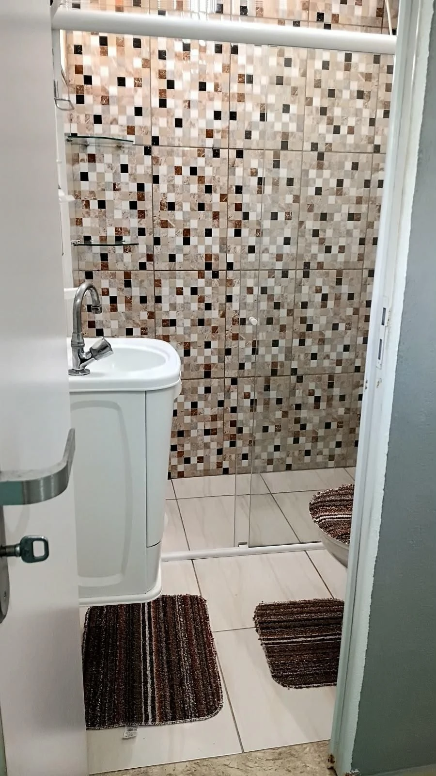 Furnished 3-bedroom house with 4 bathrooms, no parking — photo 64