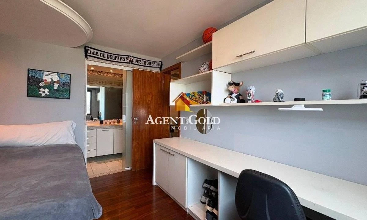 4-bedroom apartment in a building with a sauna — photo 21