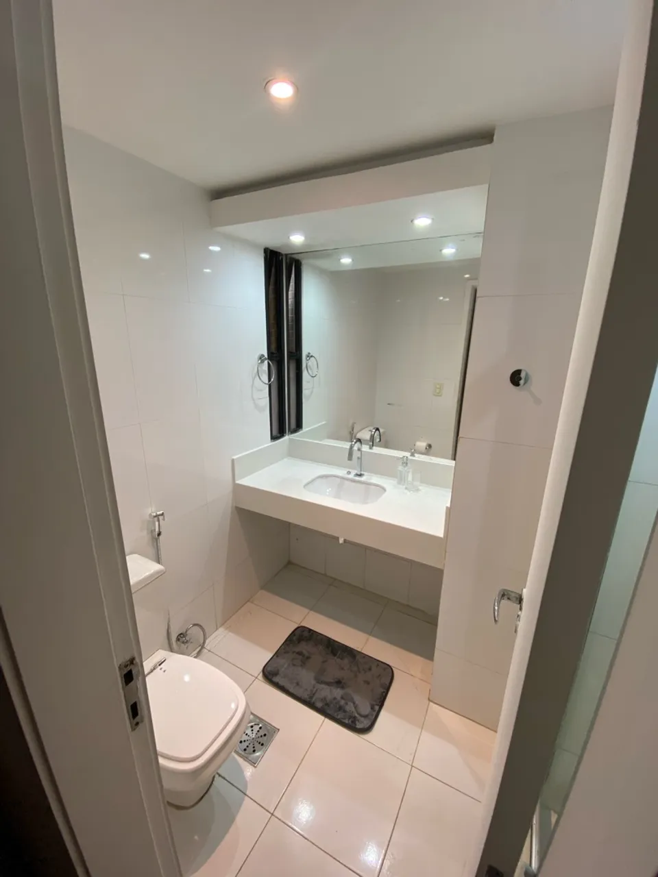 4-bedroom apartment with a water view — photo 14