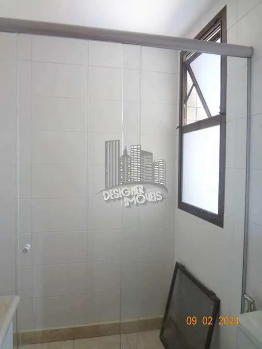 Balcony with a grill in a 3-bedroom apartment, 129 m² — photo 32