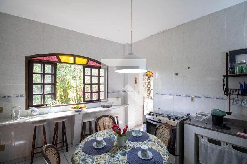 Furnished house with 4 bedrooms and 215 m² — photo 8