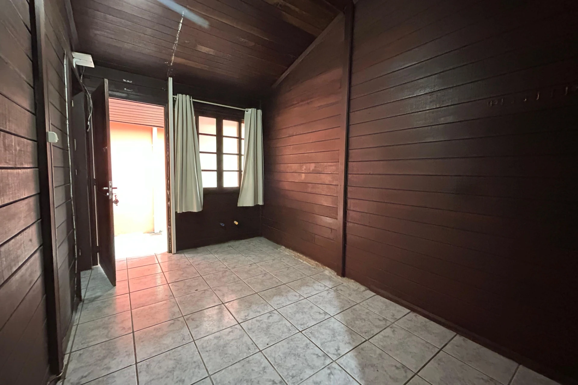 House, 100 m², with floor-to-ceiling windows — photo 40
