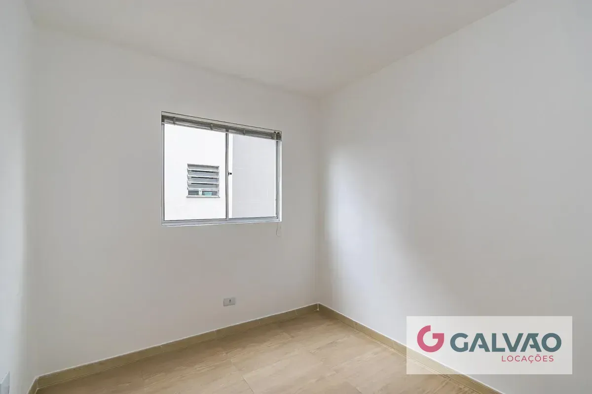 3-bedroom apartment with a glass-enclosed balcony — photo 11