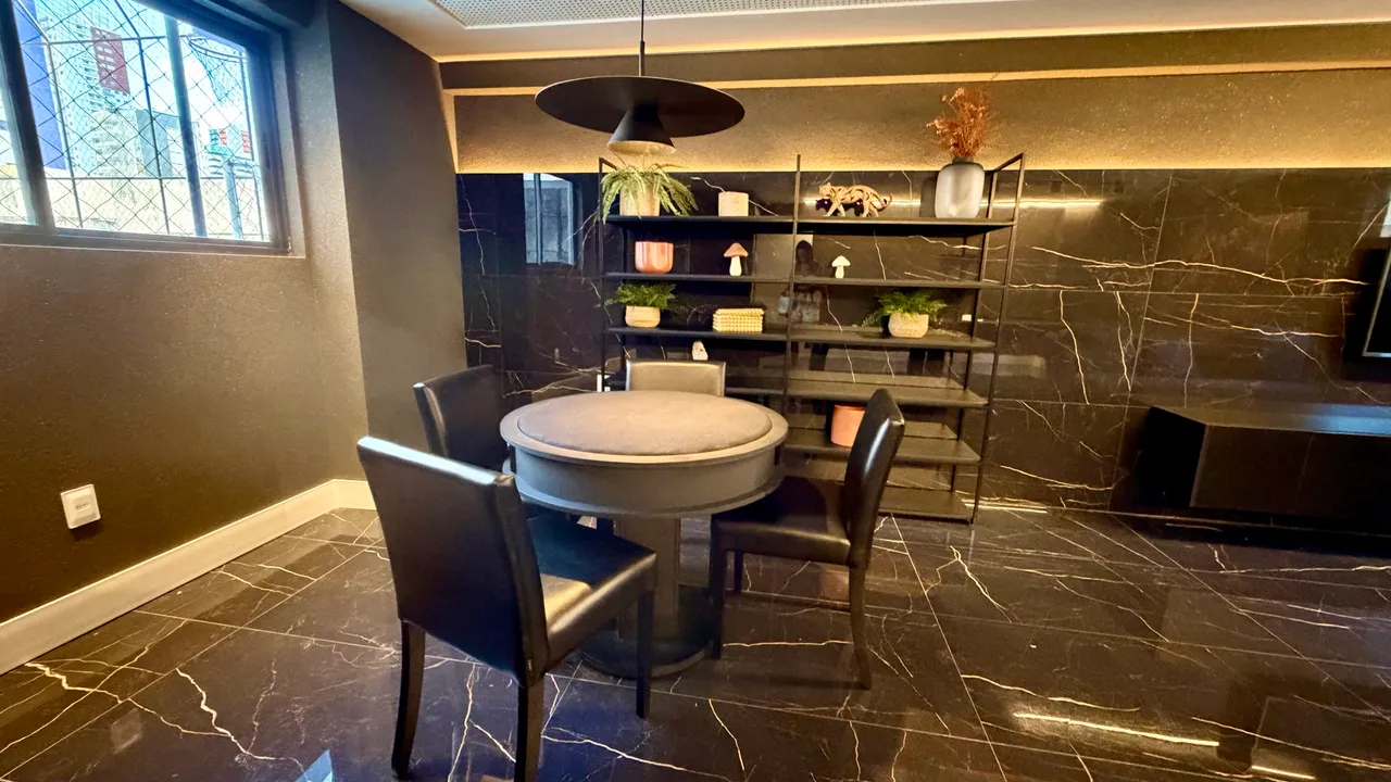 Modern 2-bedroom apartment with open-plan kitchen — photo 18
