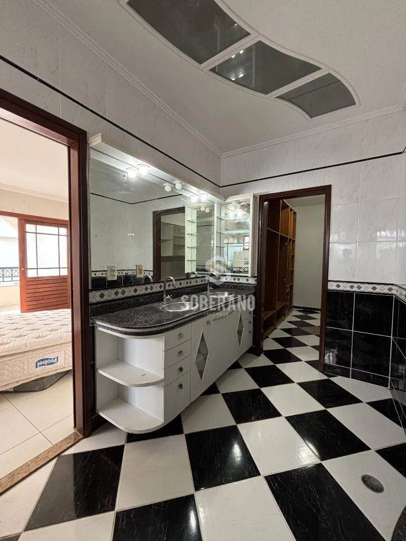 House with 6 bedrooms and 720 m² plus 4 parking — photo 41