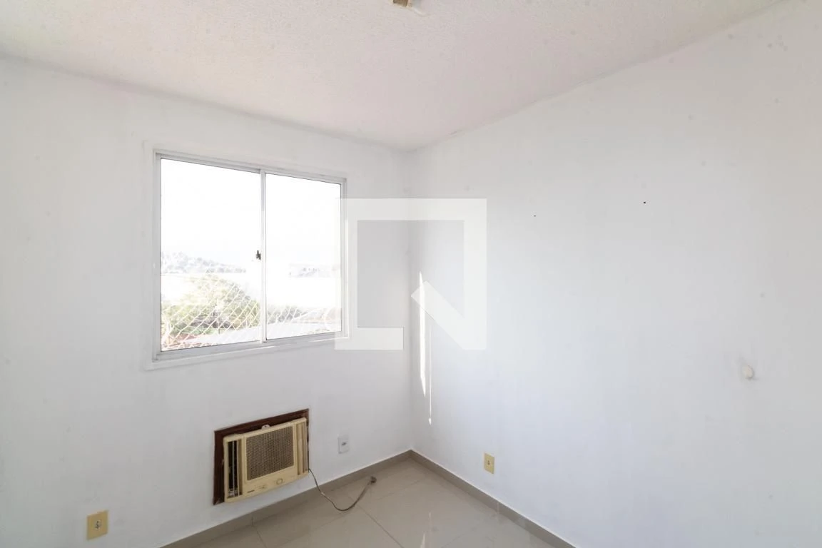 Apartamento sem mobília com churrasqueira na varanda — photo 11