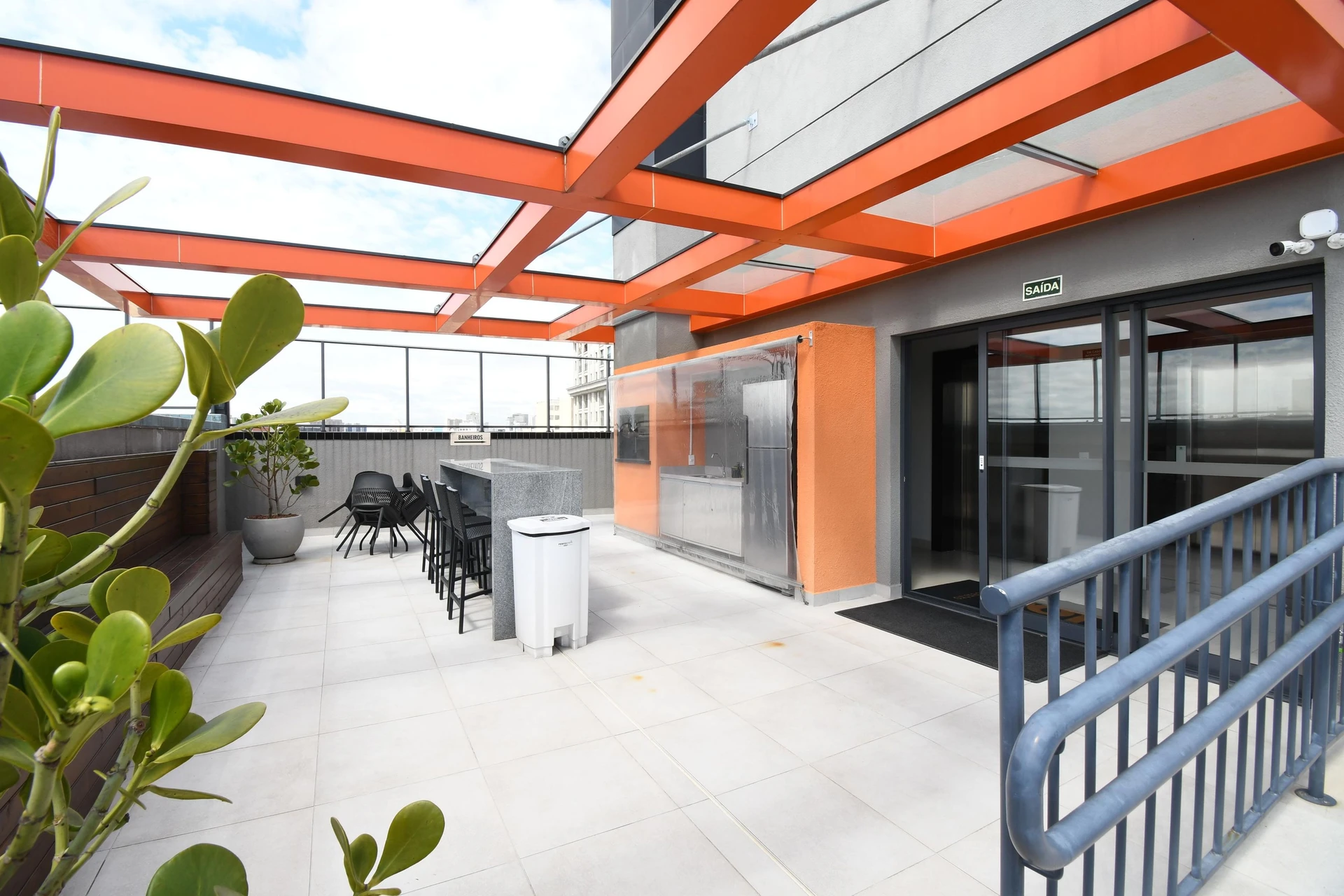 Furnished studio, 25 m², with floor-to-ceiling windows — photo 10